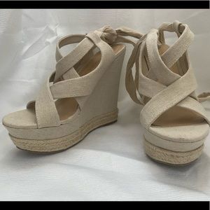 Wedge, tie up on ankle shoe